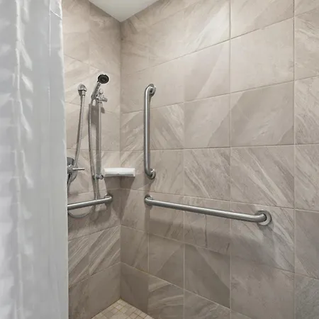 Hotel Embassy Charlotte/ayrsley 4*