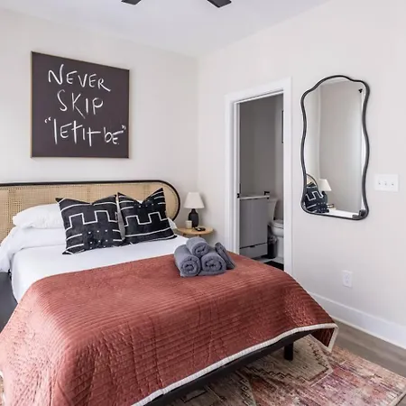 Rooftop King Beds Near Light Rail & Loso Holiday home Charlotte