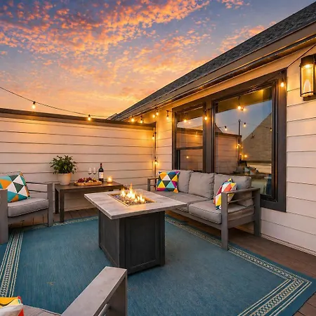 Rooftop King Beds Near Light Rail & Loso Holiday home Charlotte