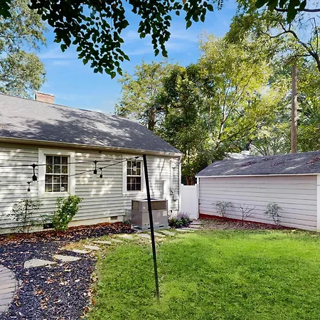 3 Mi To Dtwn Charlotte! Quiet Haven W/ Fenced Yard