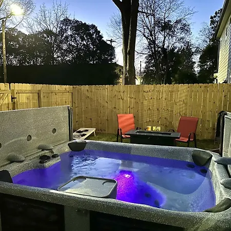 Hot Tub Fire Pit Chefs Kitchen Near Uptown Holiday home Charlotte