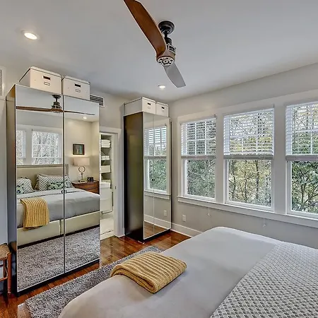 Superb Myers Park 2br/2ba - 1 Mile From Uptown Apartment