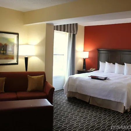 Hampton & Arrowood Rd Hotel 3*
