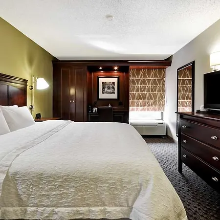 Hampton & Arrowood Rd Hotel