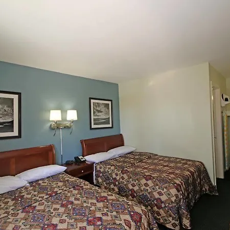 Royal And Airport Motel