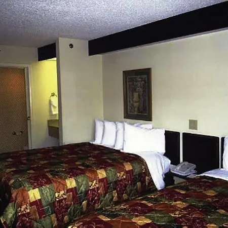 Hotel Sleep Airport - Billy Graham Parkway 2*