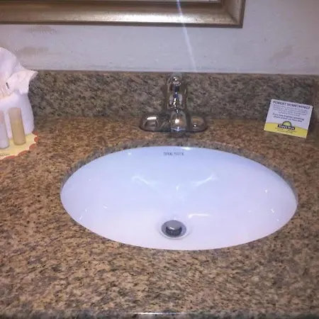 Days By Wyndham Charlotte/woodlawn Near Carowinds 2*