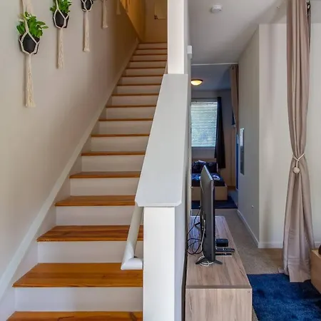 Apartment Trifecta Spacious & Beautiful Wifi Superhost *