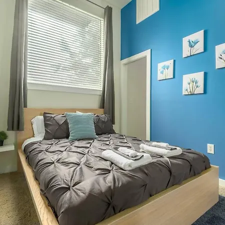 Trifecta Spacious & Beautiful Wifi Superhost Apartment