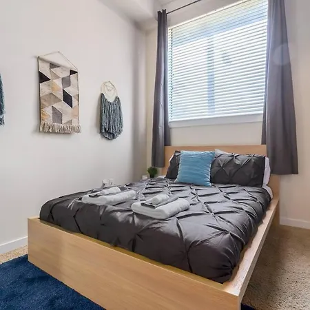 Apartment Trifecta Spacious & Beautiful Wifi Superhost *