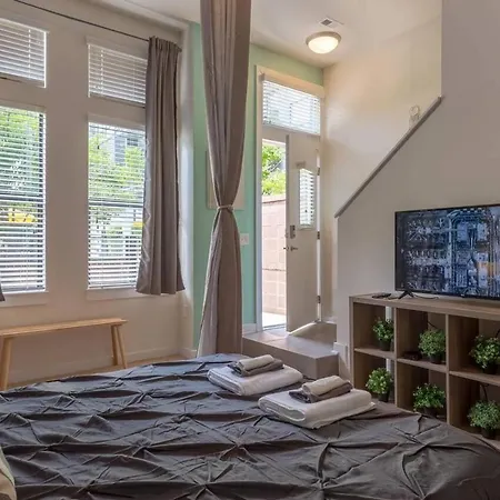 Apartment Trifecta Spacious & Beautiful Wifi Superhost *