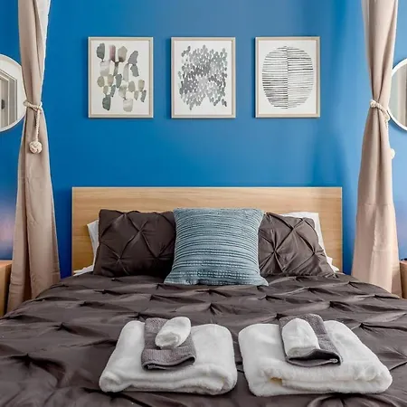 Trifecta Spacious & Beautiful Wifi Superhost Apartment Charlotte