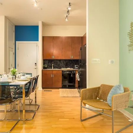 Trifecta Spacious & Beautiful Wifi Superhost Apartment Charlotte
