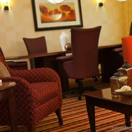 Hilton Airport 4*