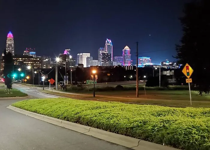 Suite 4, Sleep 5, Walk To Attractions In Uptown