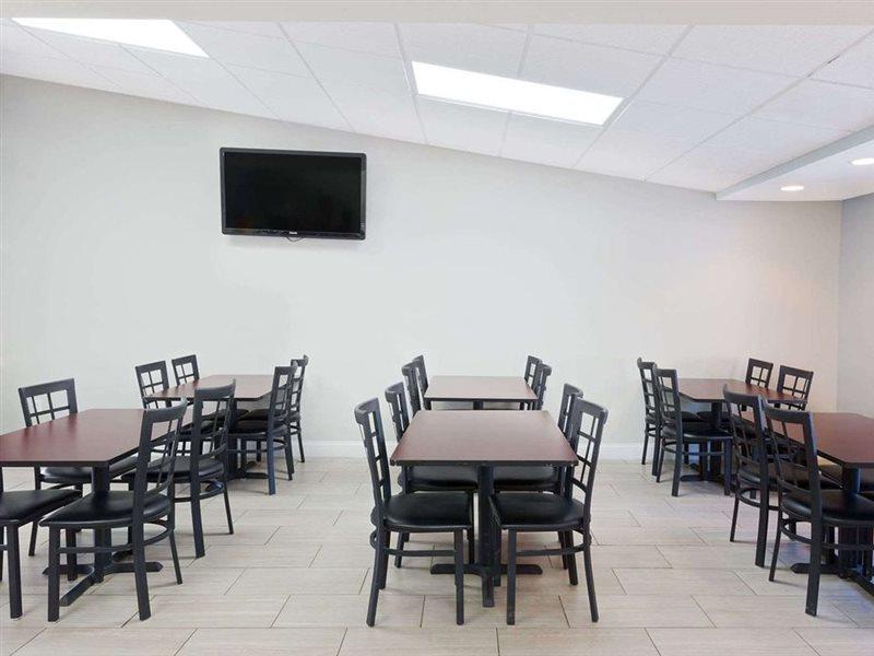 Rodeway Airport Area Inn Charlotte