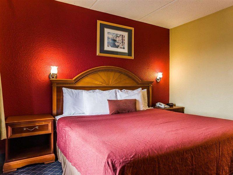 Rodeway North End Charlotte