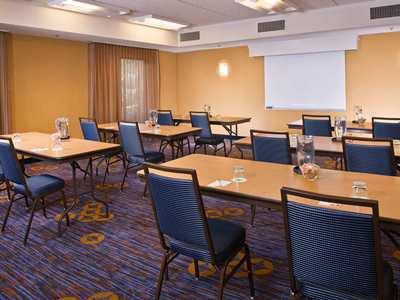 Courtyard Southpark Hotel 3*