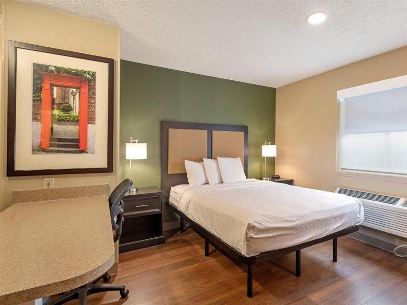 6 Charlotte, Nc - Tyvola Rd Executive Park Hotel