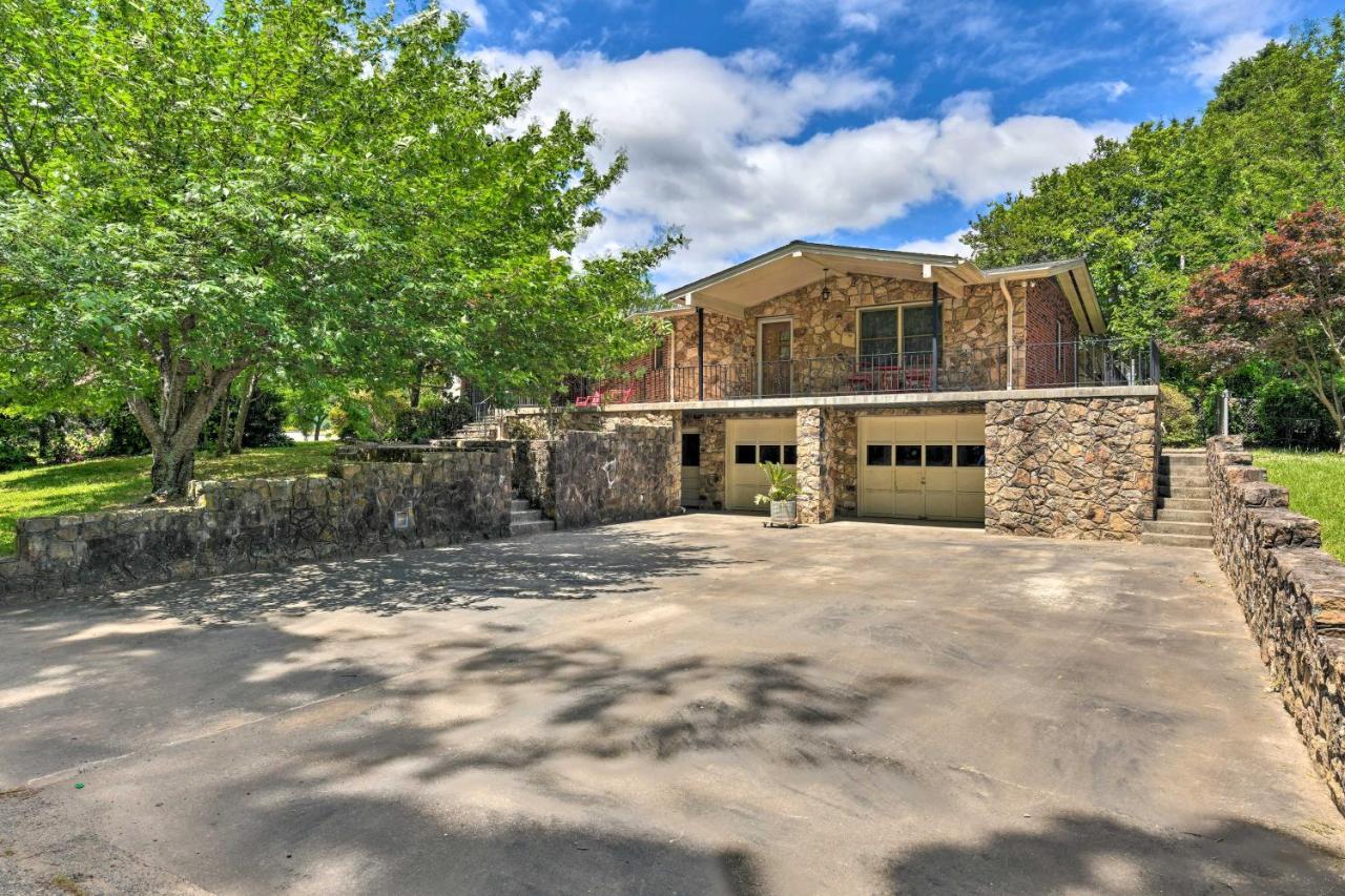 Cozy Retreat With Yard About 5 Mi To Dtwn Charlotte