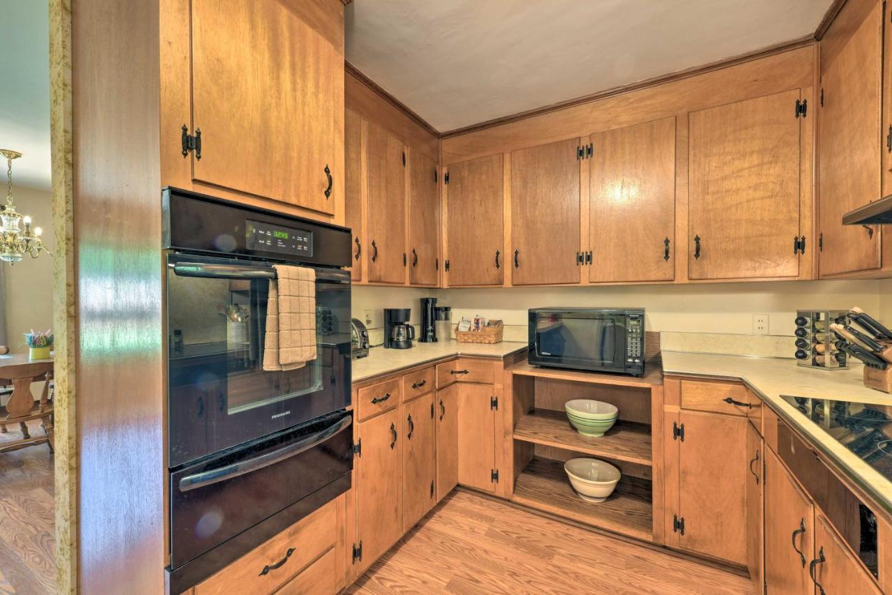 Cozy Retreat With Yard About 5 Mi To Dtwn *