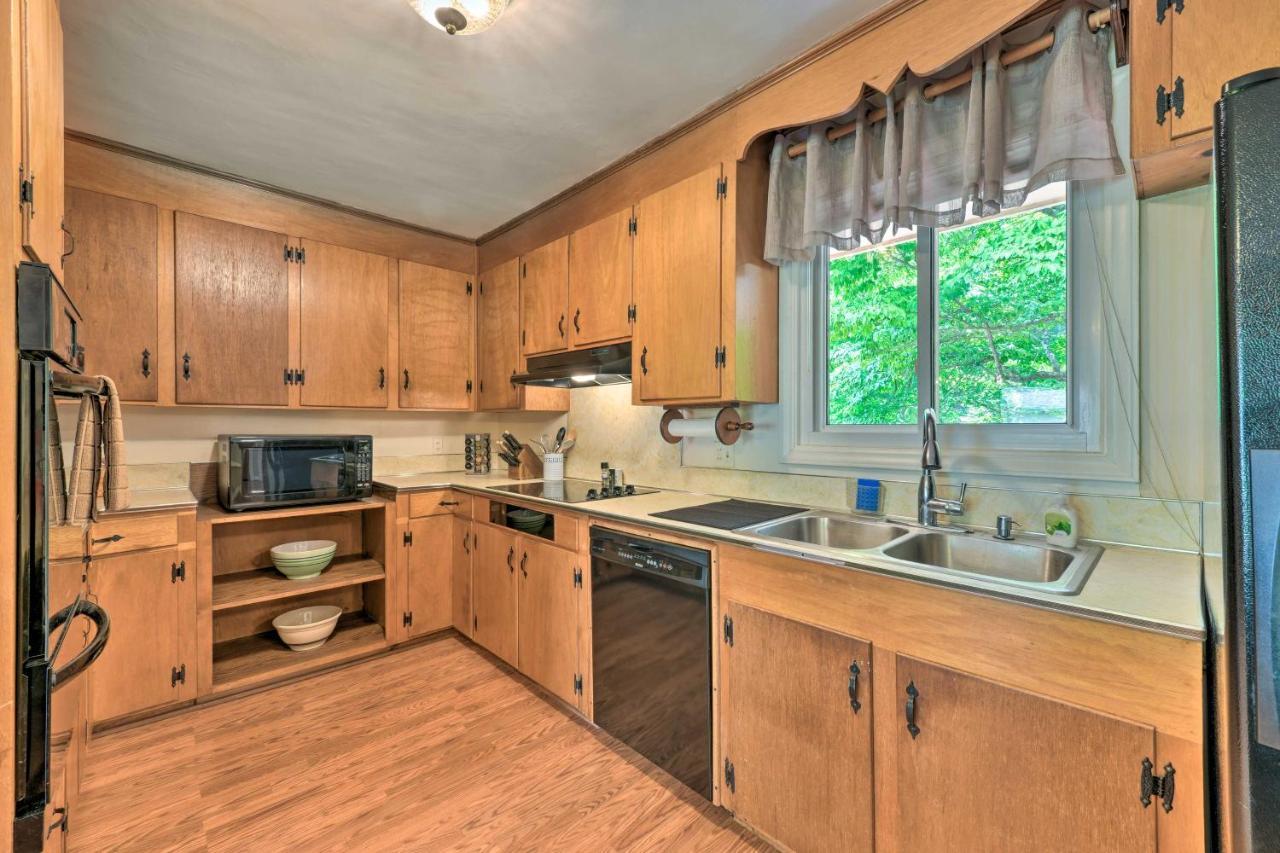 Cozy Retreat With Yard About 5 Mi To Dtwn Holiday home *