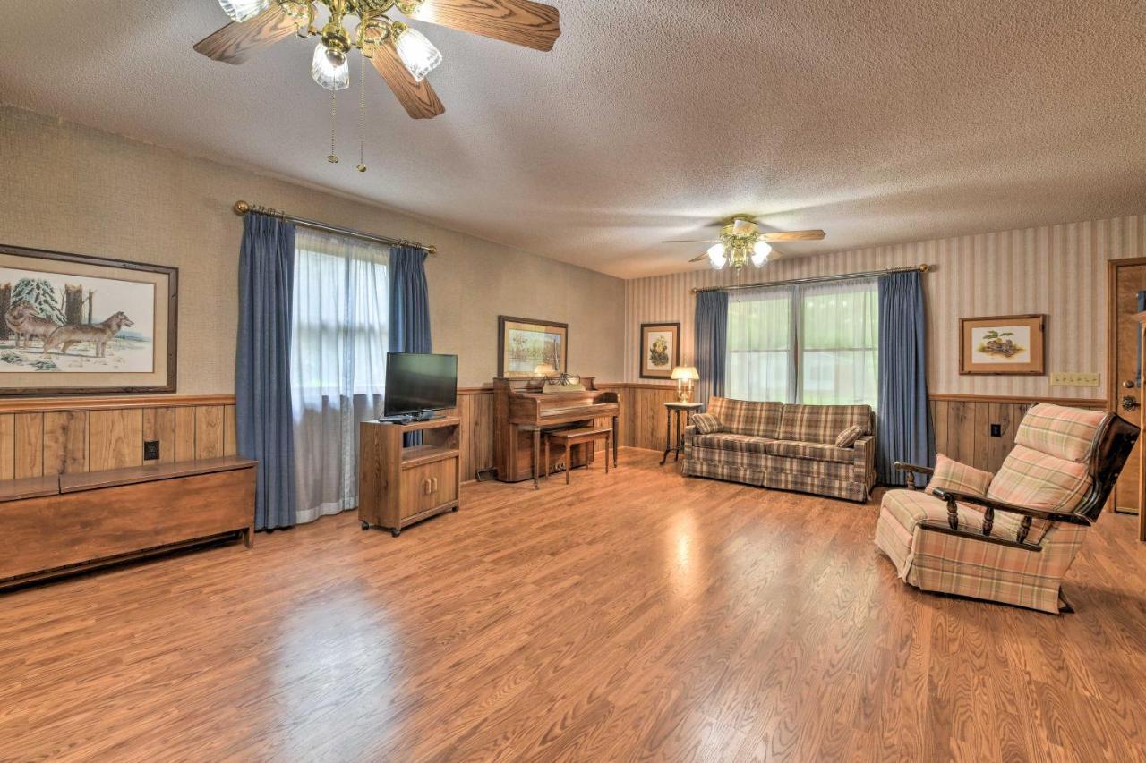 Cozy Retreat With Yard About 5 Mi To Dtwn Charlotte