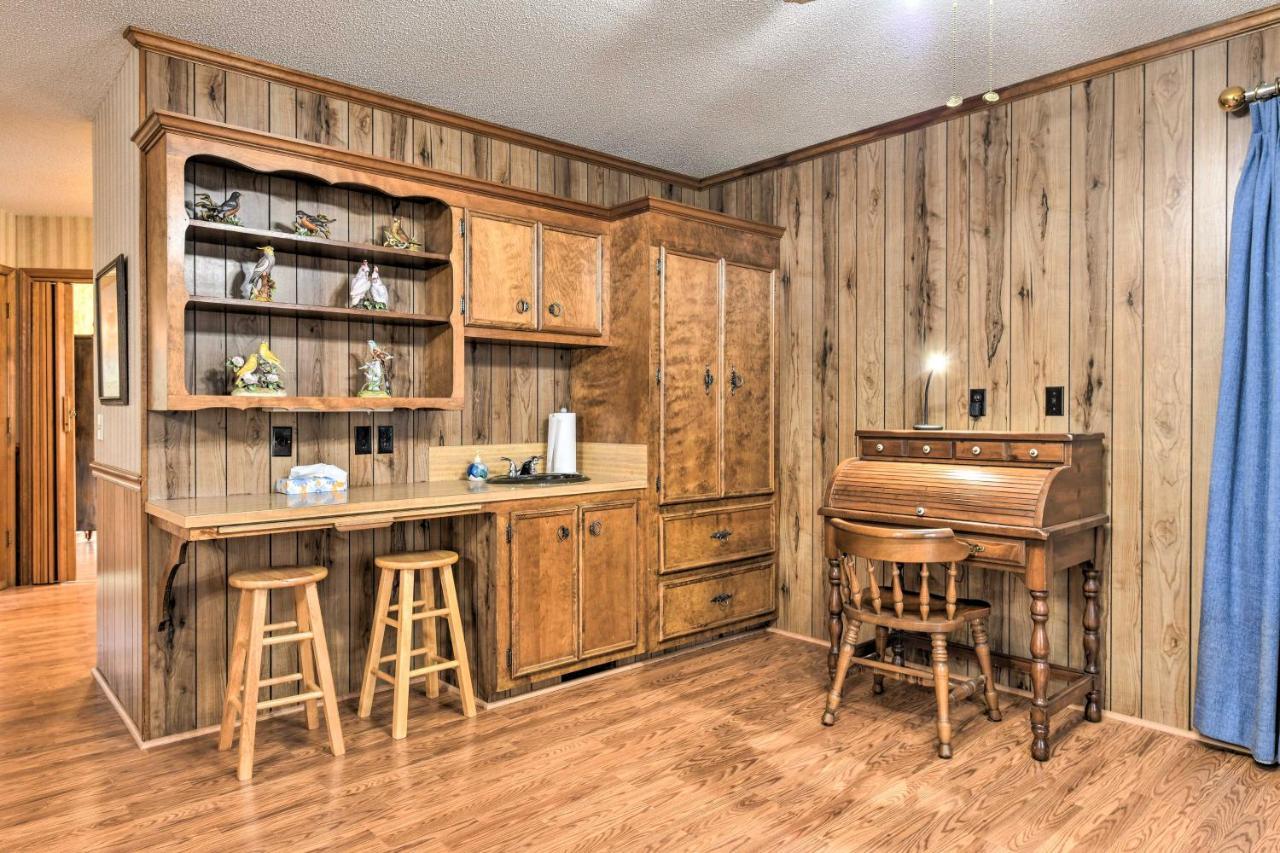 Cozy Retreat With Yard About 5 Mi To Dtwn Holiday home *