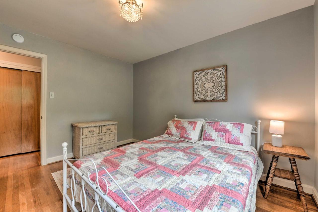 Cozy Retreat With Yard About 5 Mi To Dtwn Charlotte