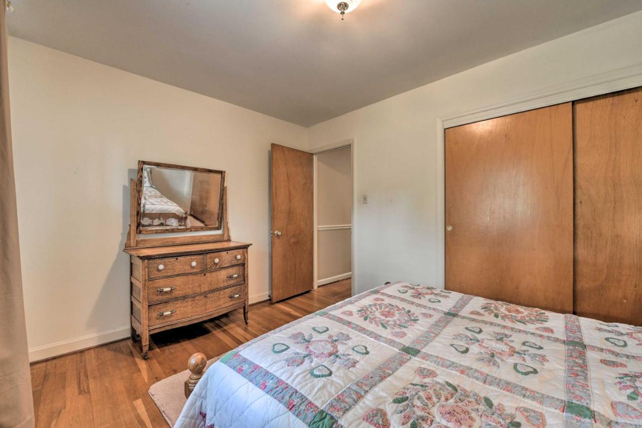 Cozy Retreat With Yard About 5 Mi To Dtwn Charlotte