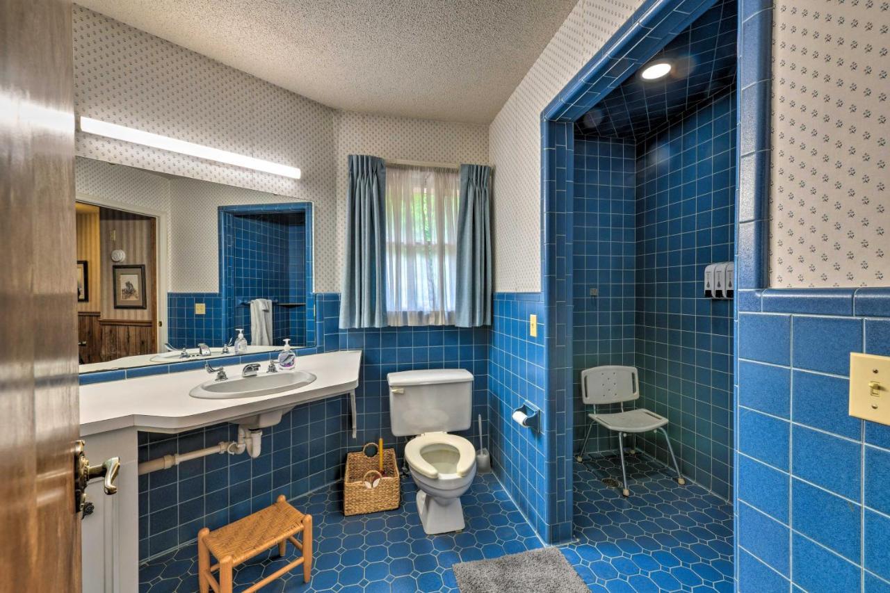 Cozy Retreat With Yard About 5 Mi To Dtwn Holiday home *