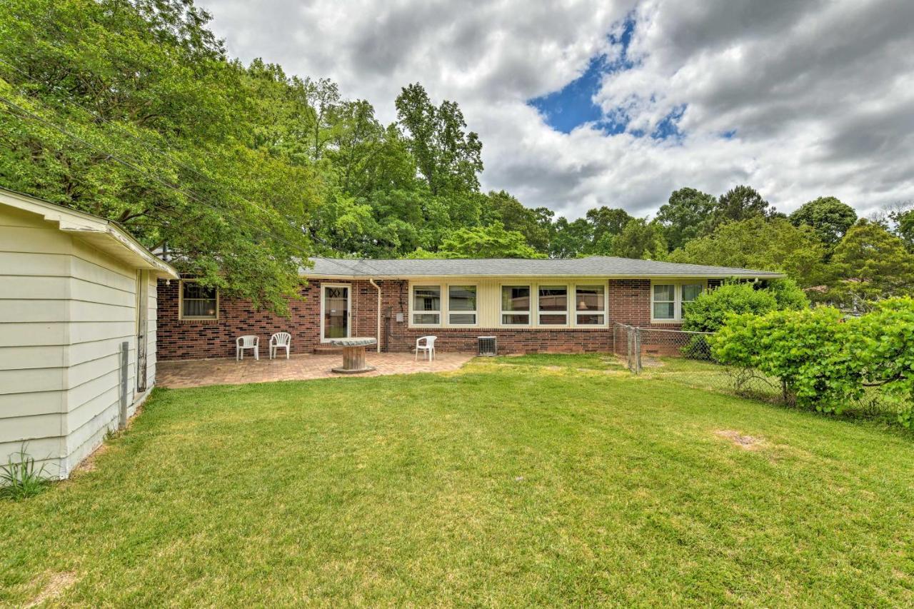 Cozy Retreat With Yard About 5 Mi To Dtwn Charlotte