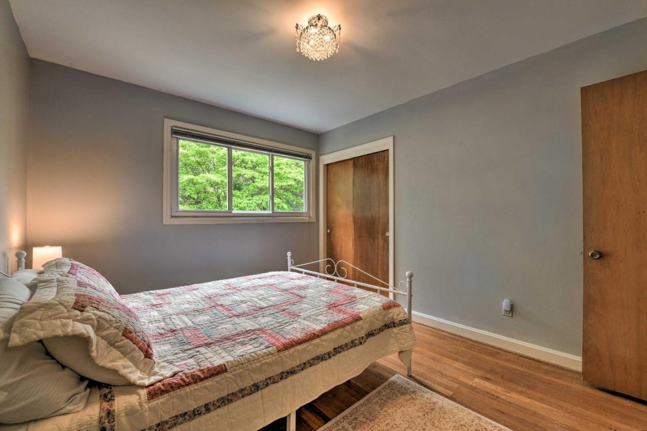 Cozy Retreat With Yard About 5 Mi To Dtwn