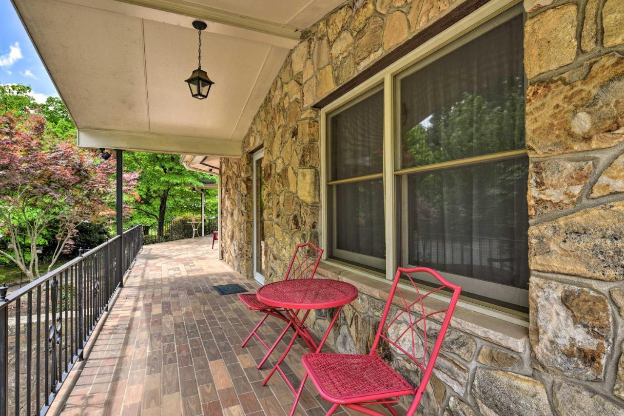 Holiday home Cozy Retreat With Yard About 5 Mi To Dtwn