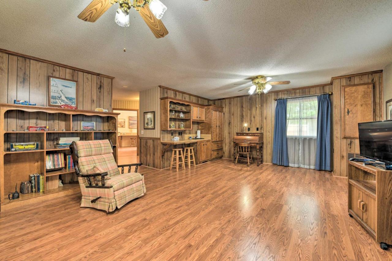 Cozy Retreat With Yard About 5 Mi To Dtwn