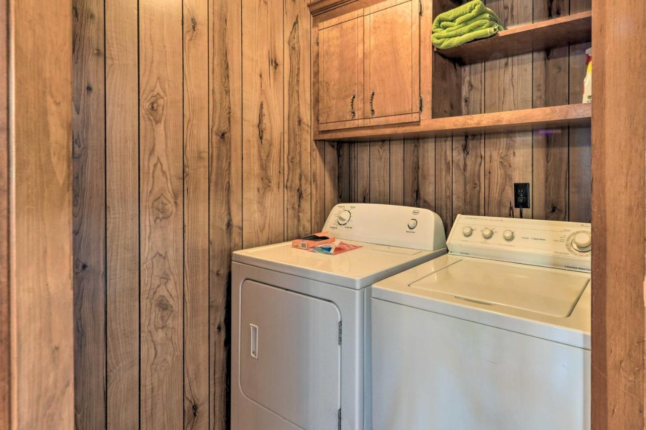 Holiday home Cozy Retreat With Yard About 5 Mi To Dtwn