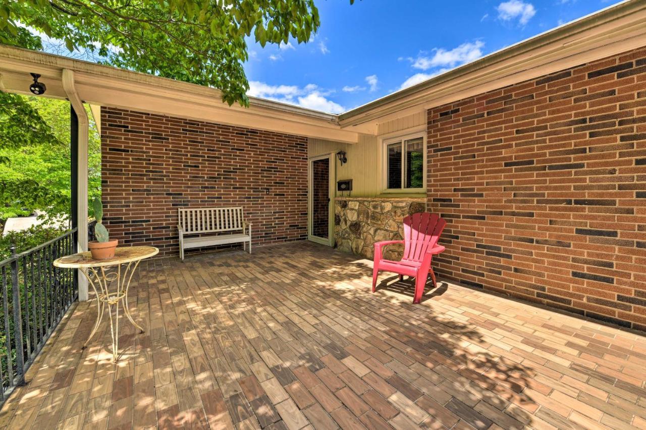 Holiday home Cozy Retreat With Yard About 5 Mi To Dtwn Charlotte