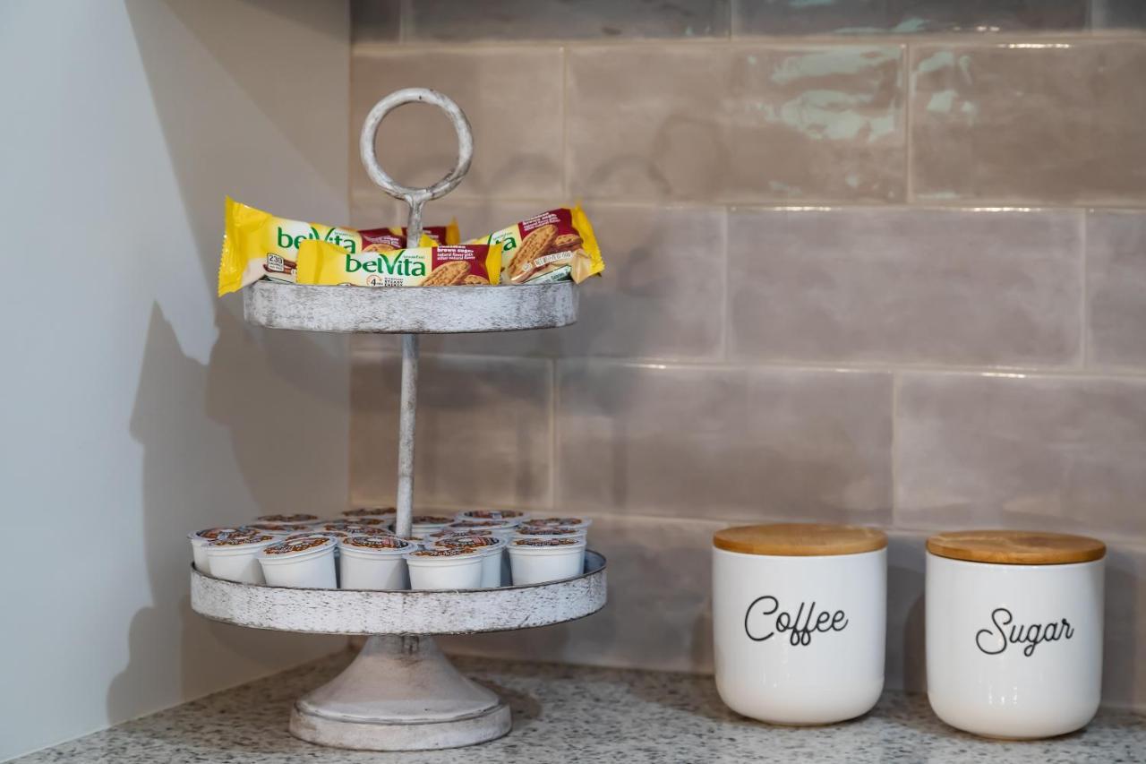 Brandnew Spacious 4 Bedroom House Minutes To Uptown *