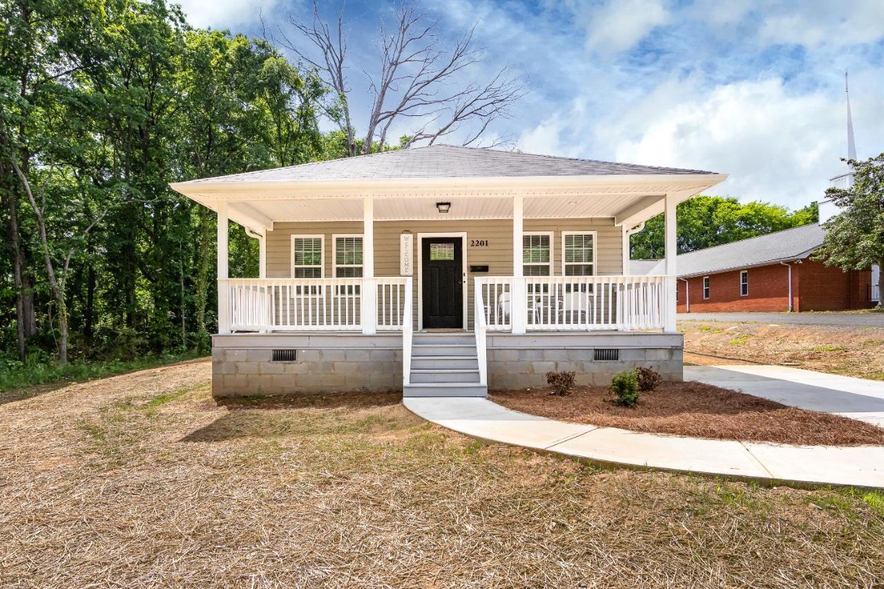 Brandnew Spacious 4 Bedroom House Minutes To Uptown Holiday home *