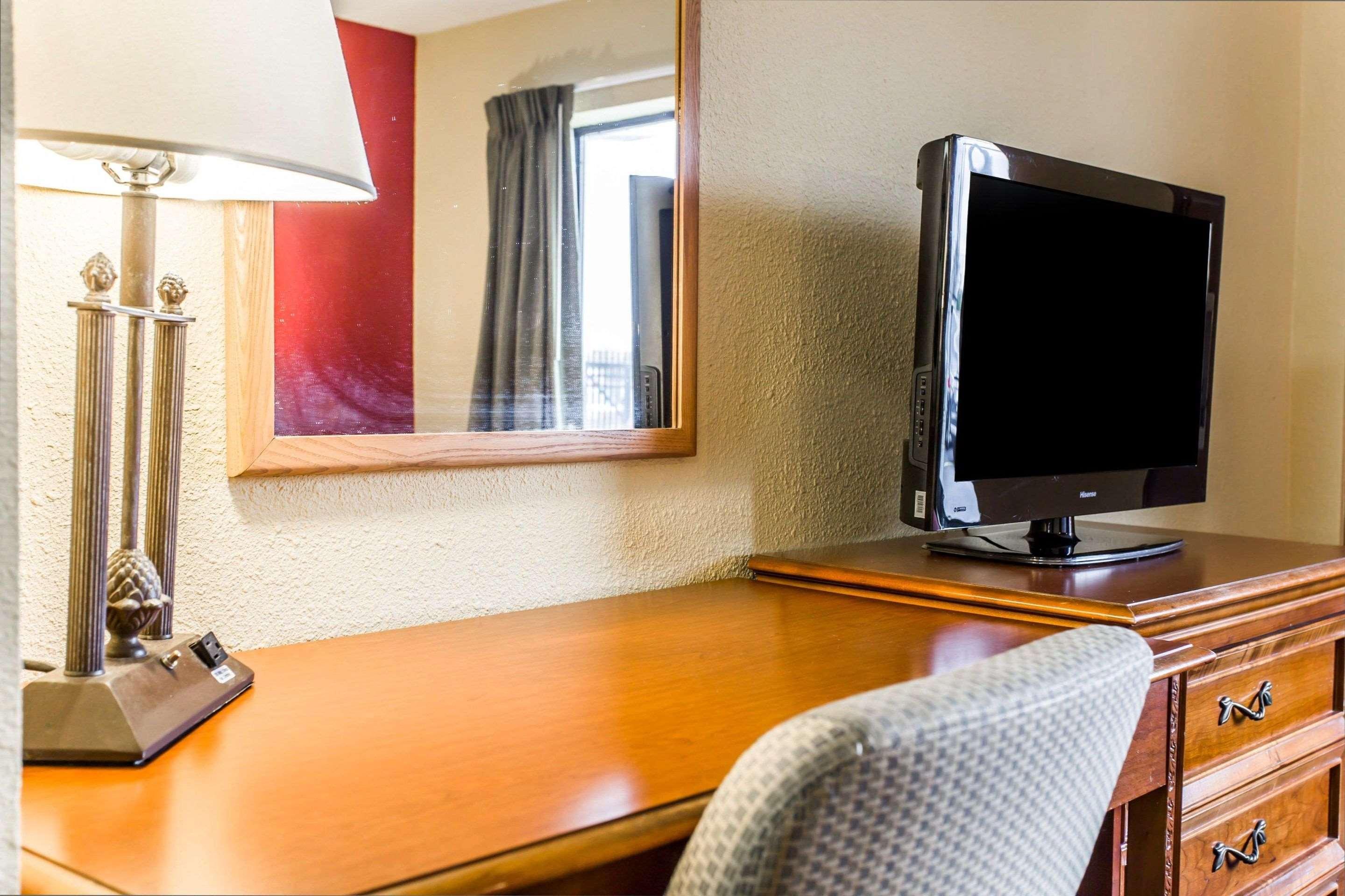 Rodeway North End Inn Charlotte