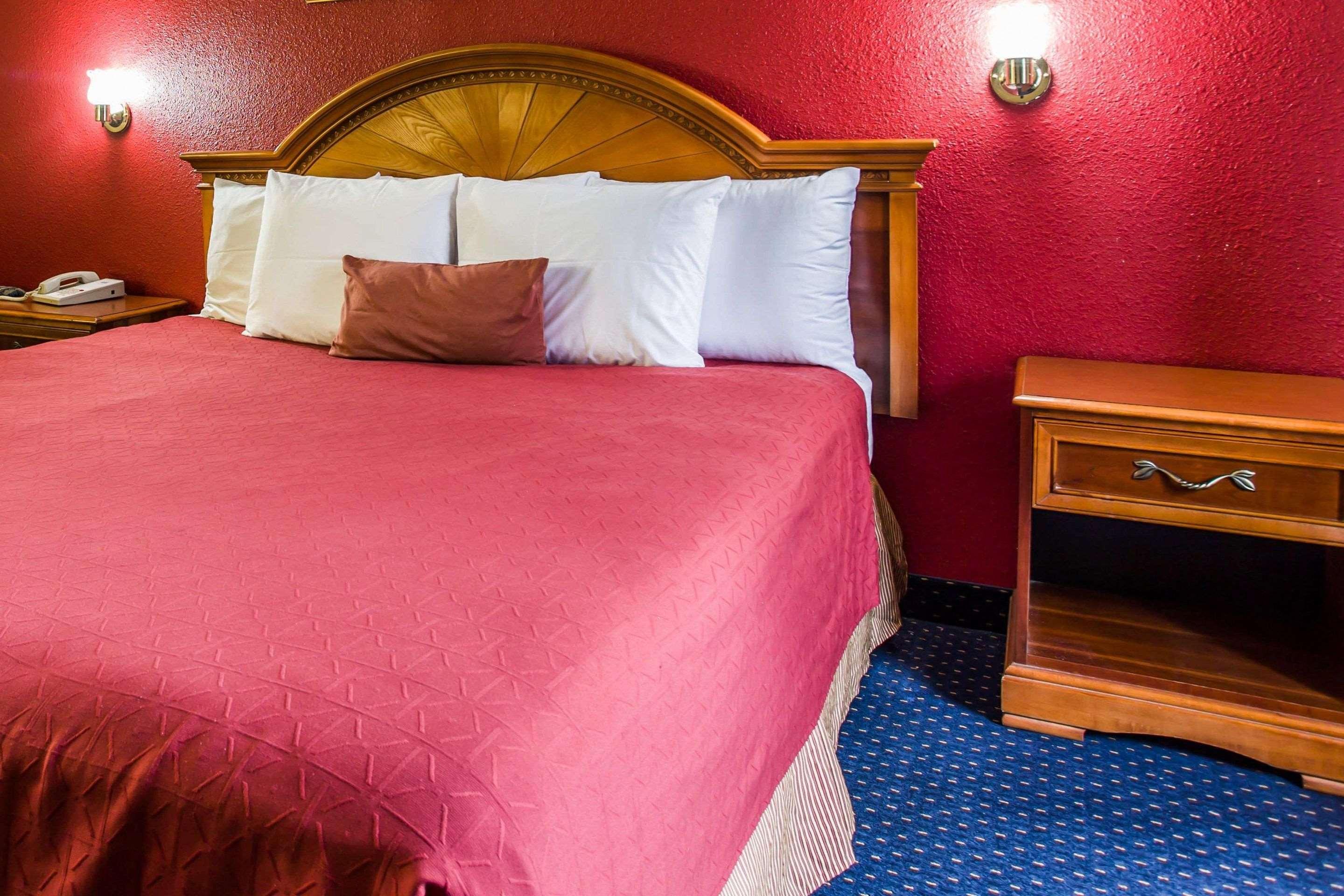 Rodeway North End 2* Charlotte