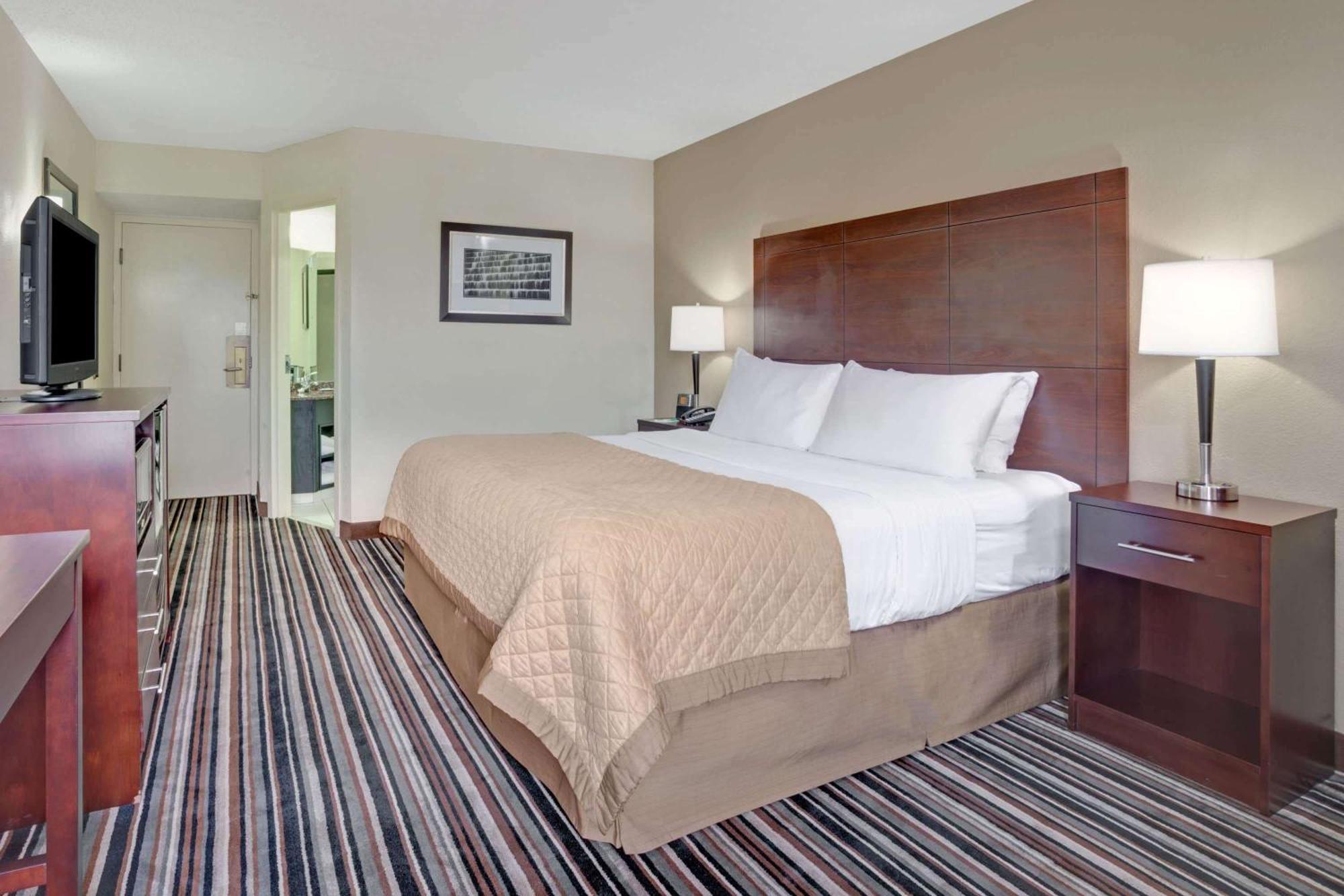 Wyndham Garden Airport Southeast Hotel