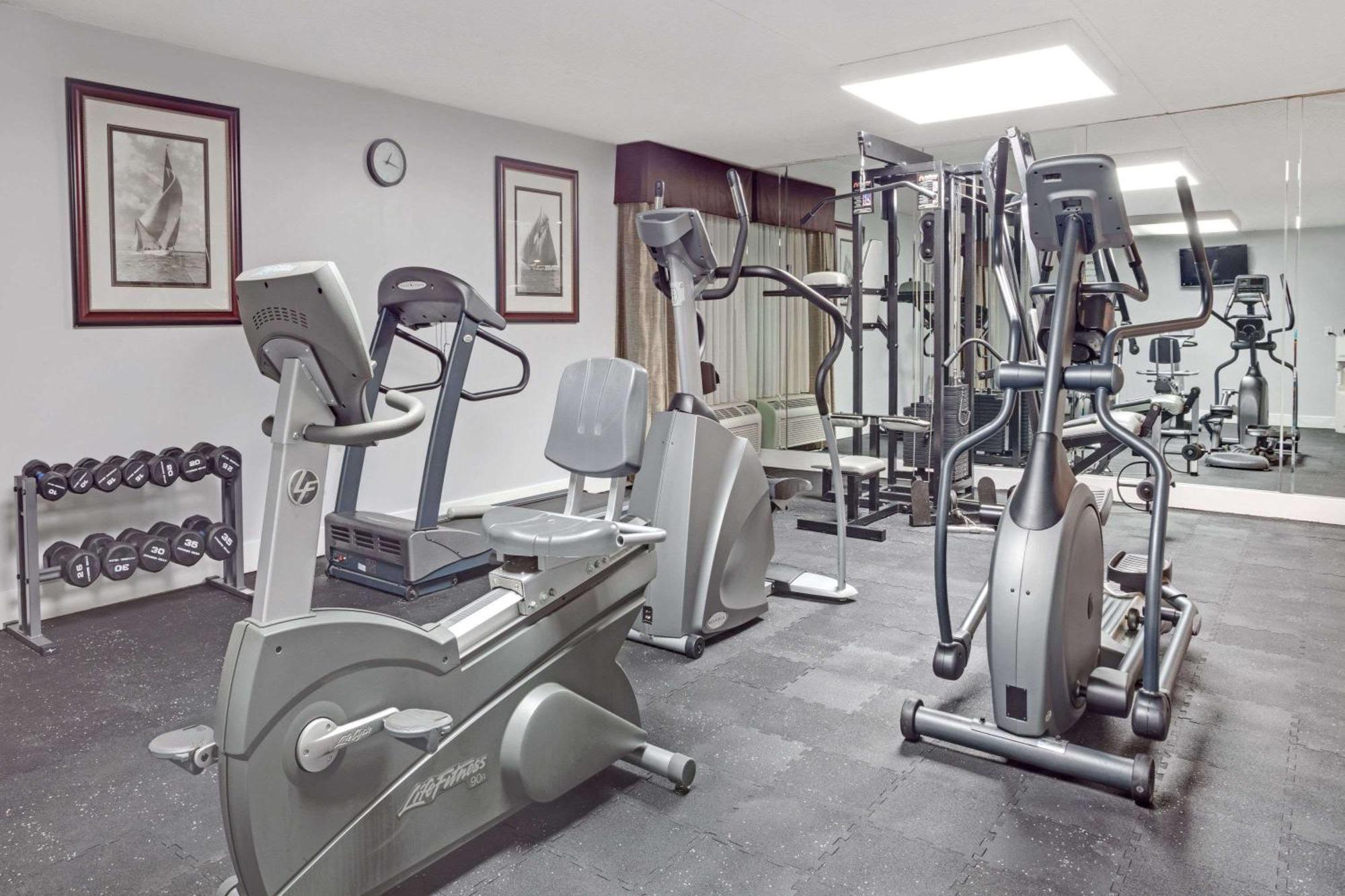 Wyndham Garden Airport Southeast 3*