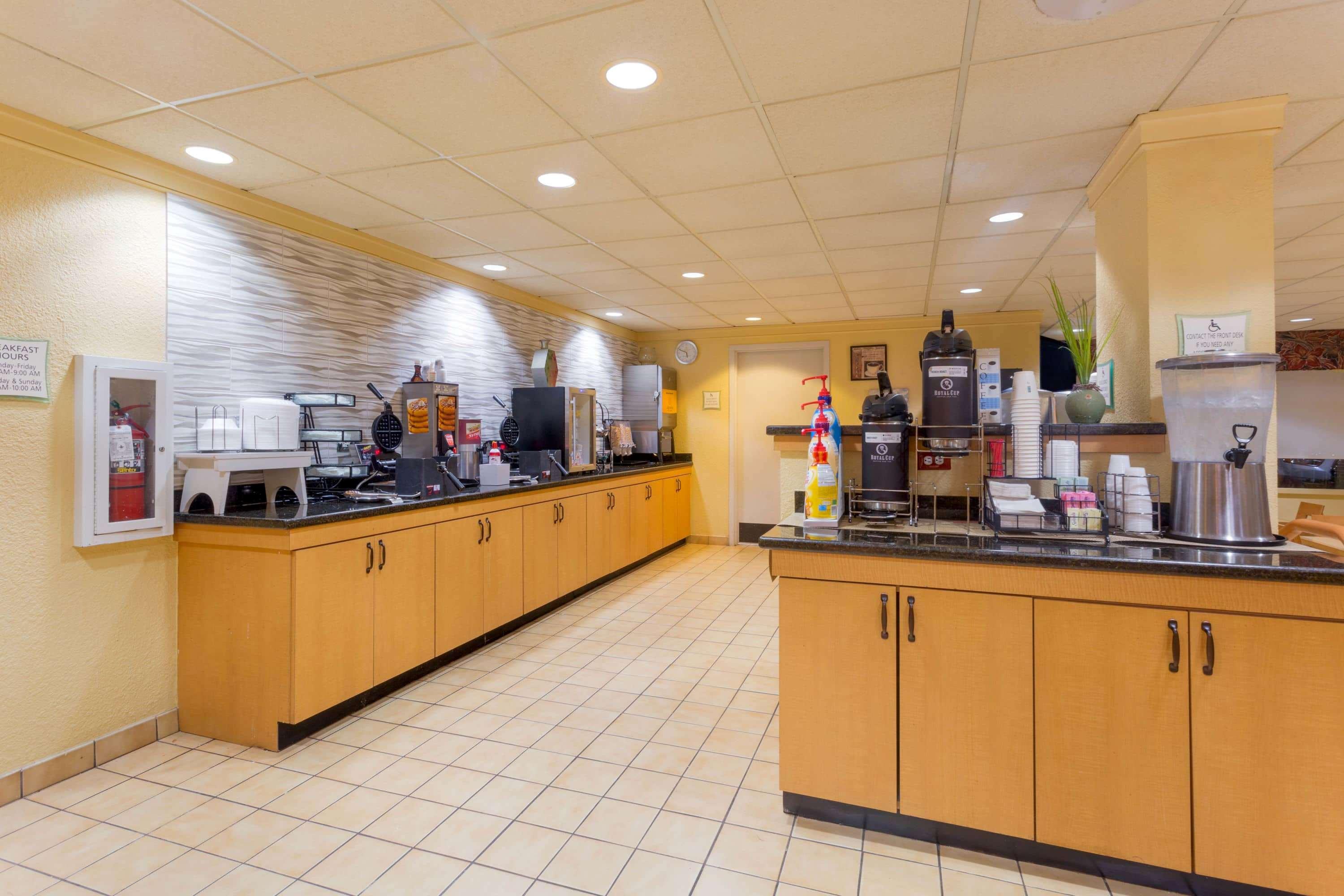 Spark By Hilton Airport North 3*