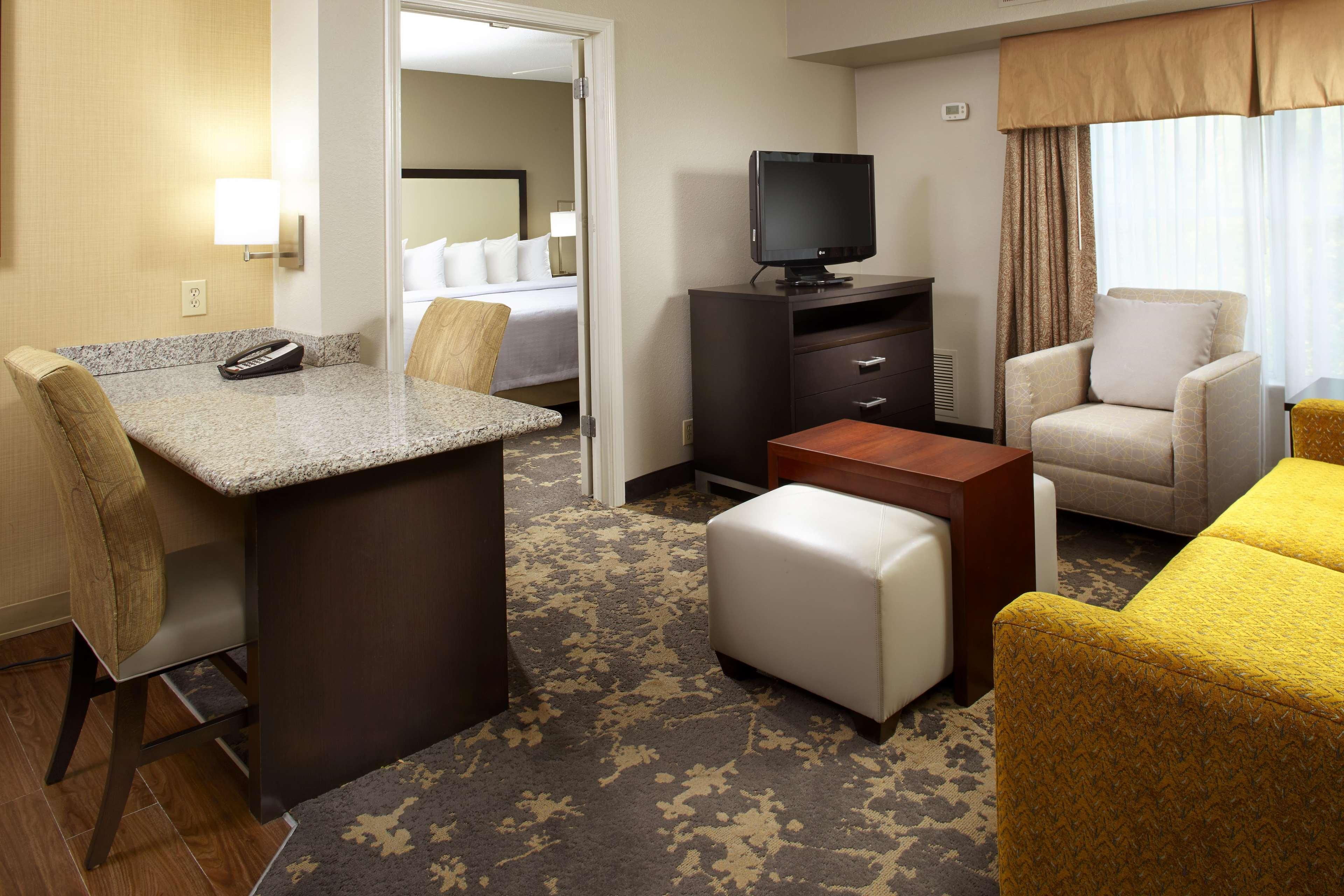 Hotel Homewood By Hilton Airport 2*