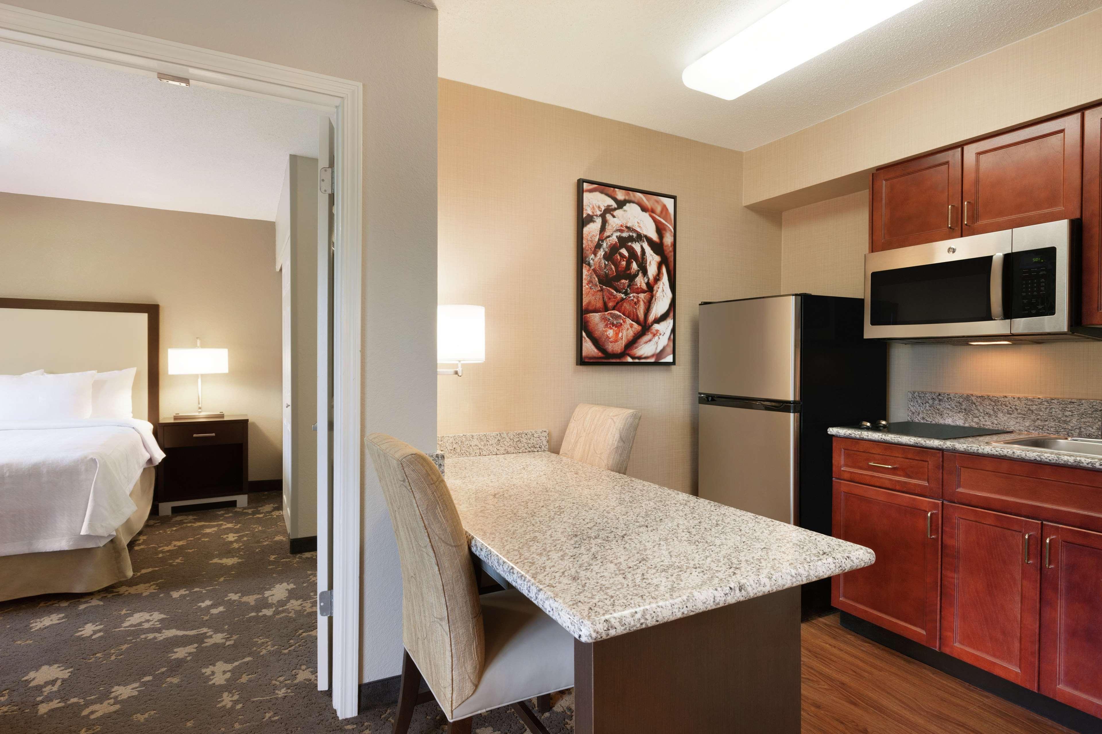 Hotel Homewood By Hilton Airport