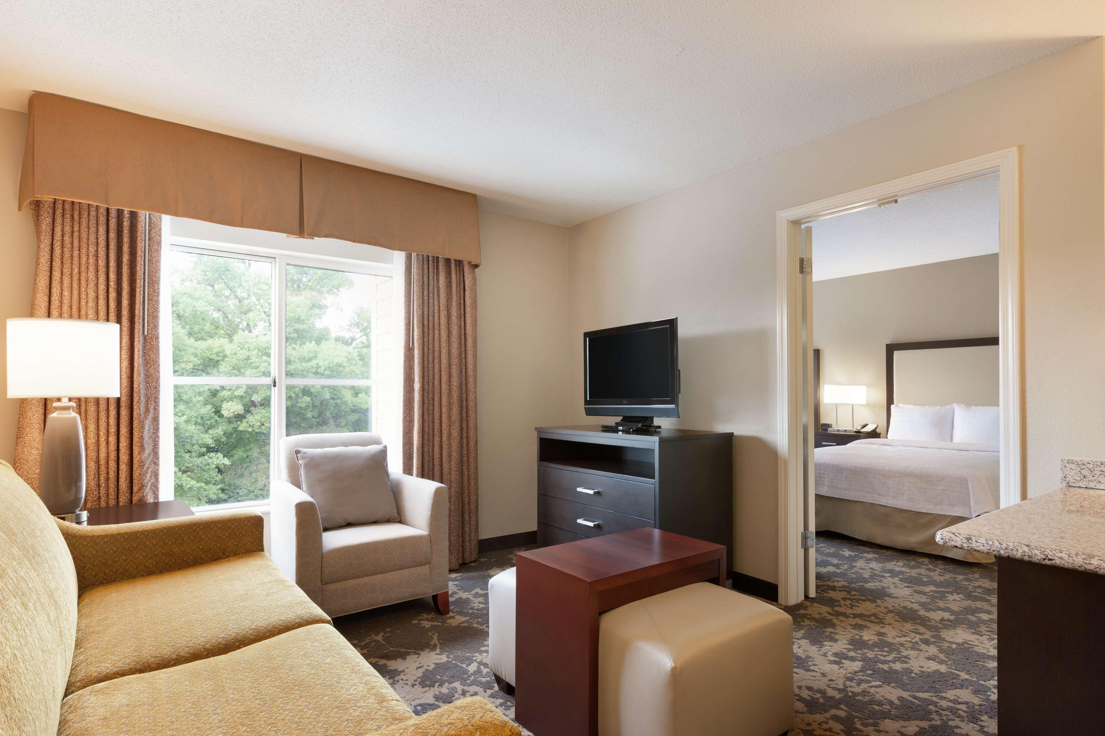 Hotel Homewood By Hilton Airport