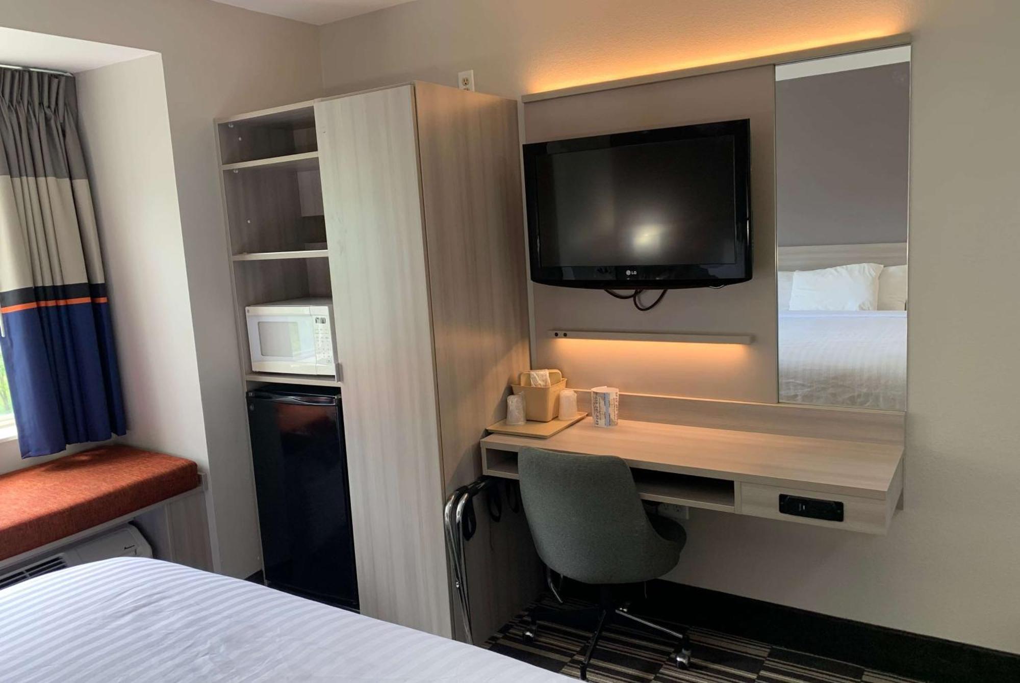 Microtel By Wyndham Airport 3*