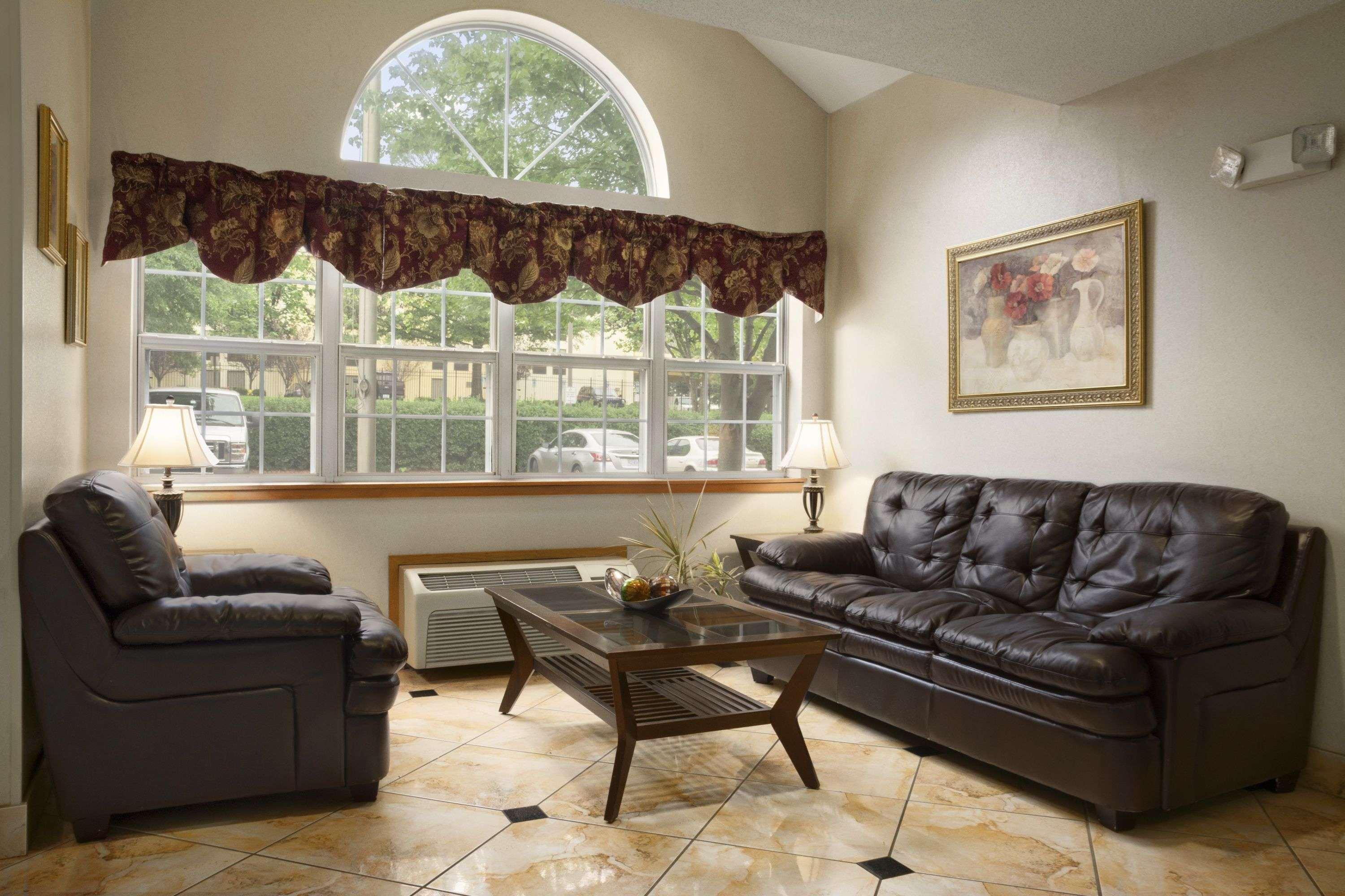 Hotel Microtel By Wyndham Airport