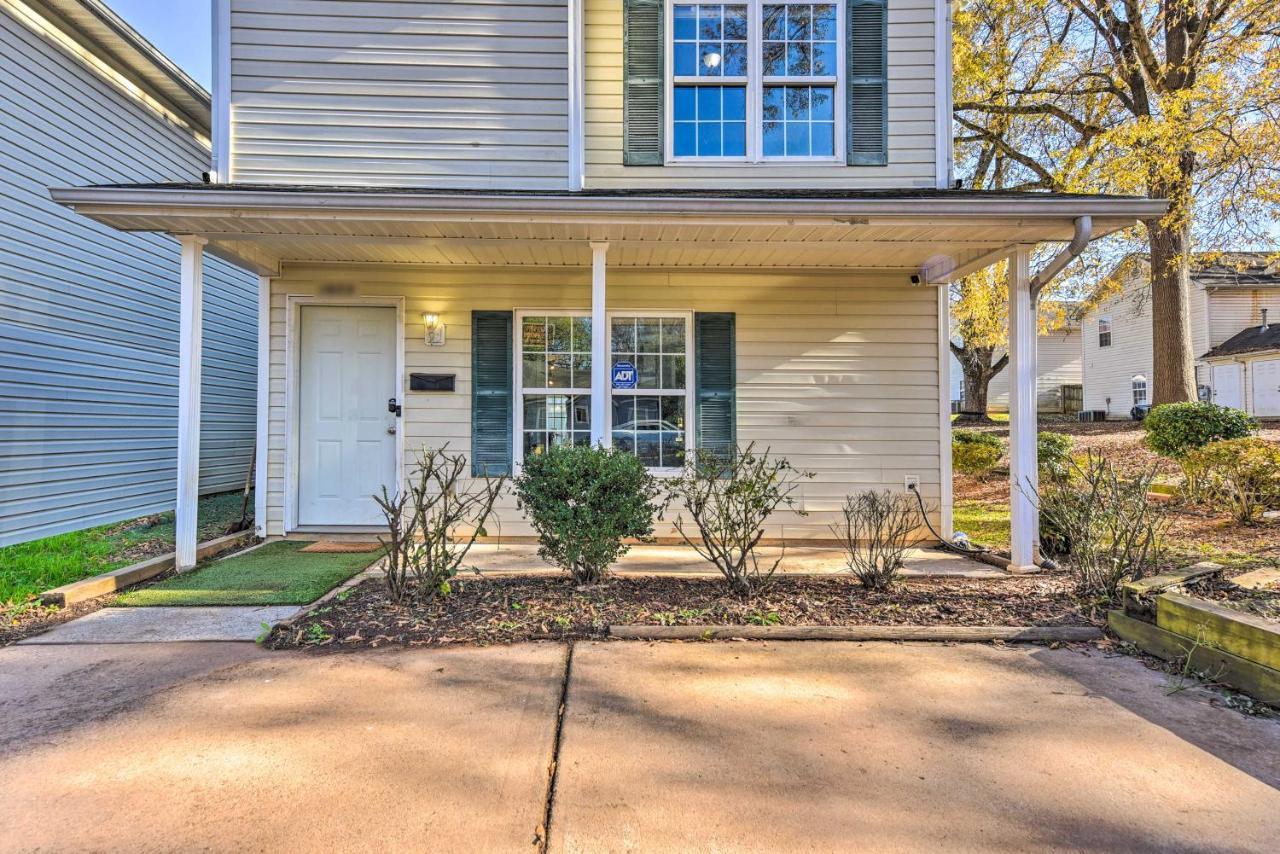 Holiday home Uptown Townhome W/ Patio & Yard!